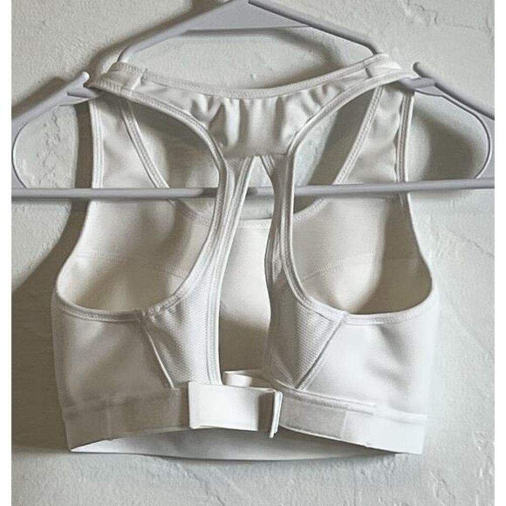 Nike White Sports Bra Crossback Wireless Full Coverage Back Closure - Picture 2 of 2